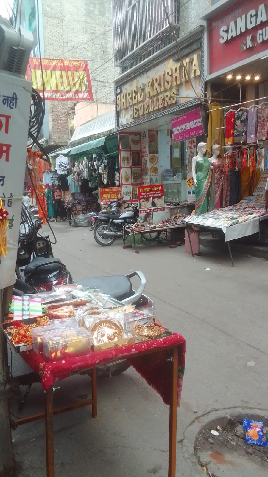 180 sqft shop in Sharma Market, New Delhi