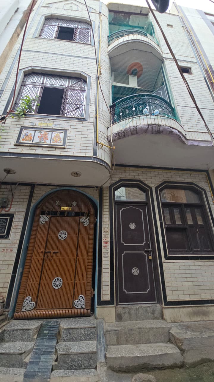 7 BHK house in Kailashpuri Main, New Delhi