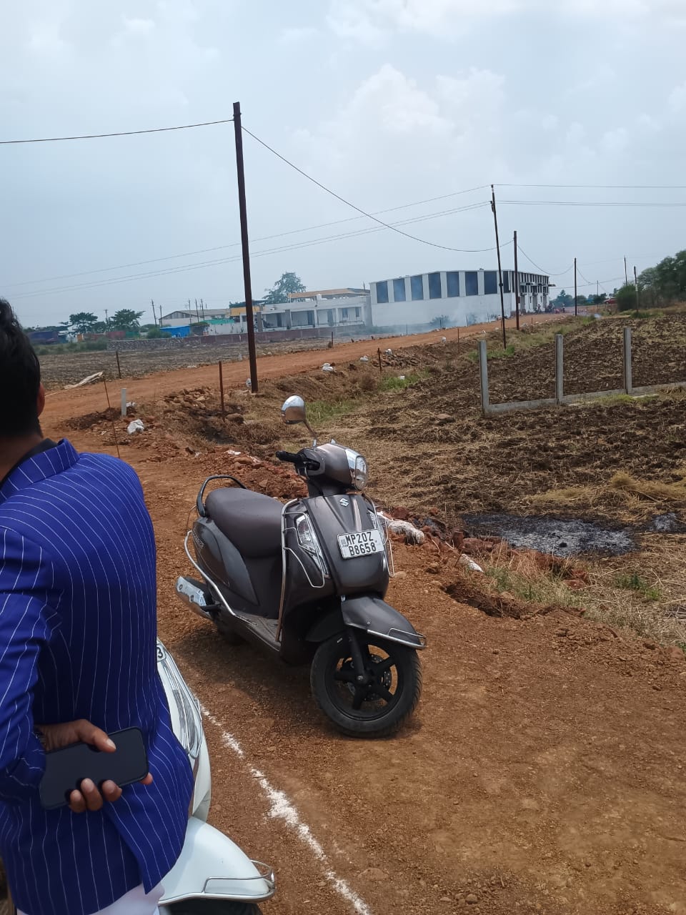 1000 sqft plot in Surtalai