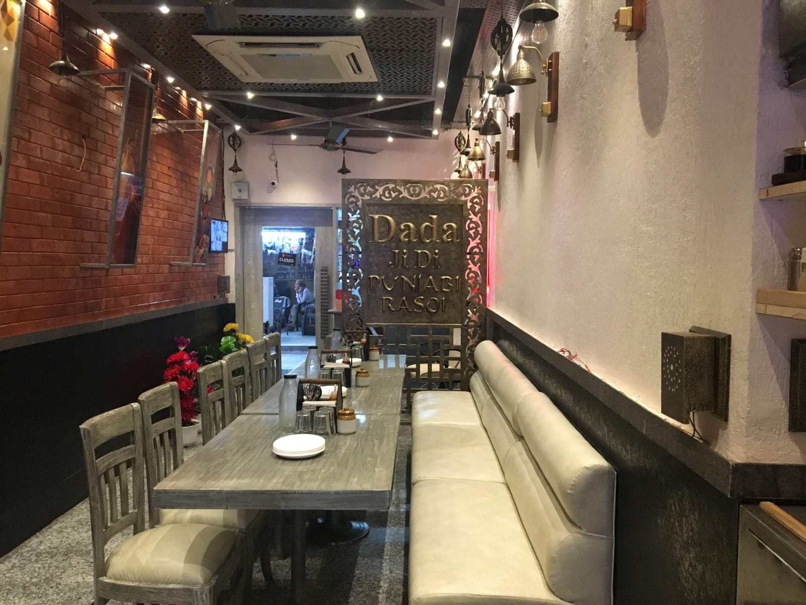 580 sqft shop in C and D Block, Delhi